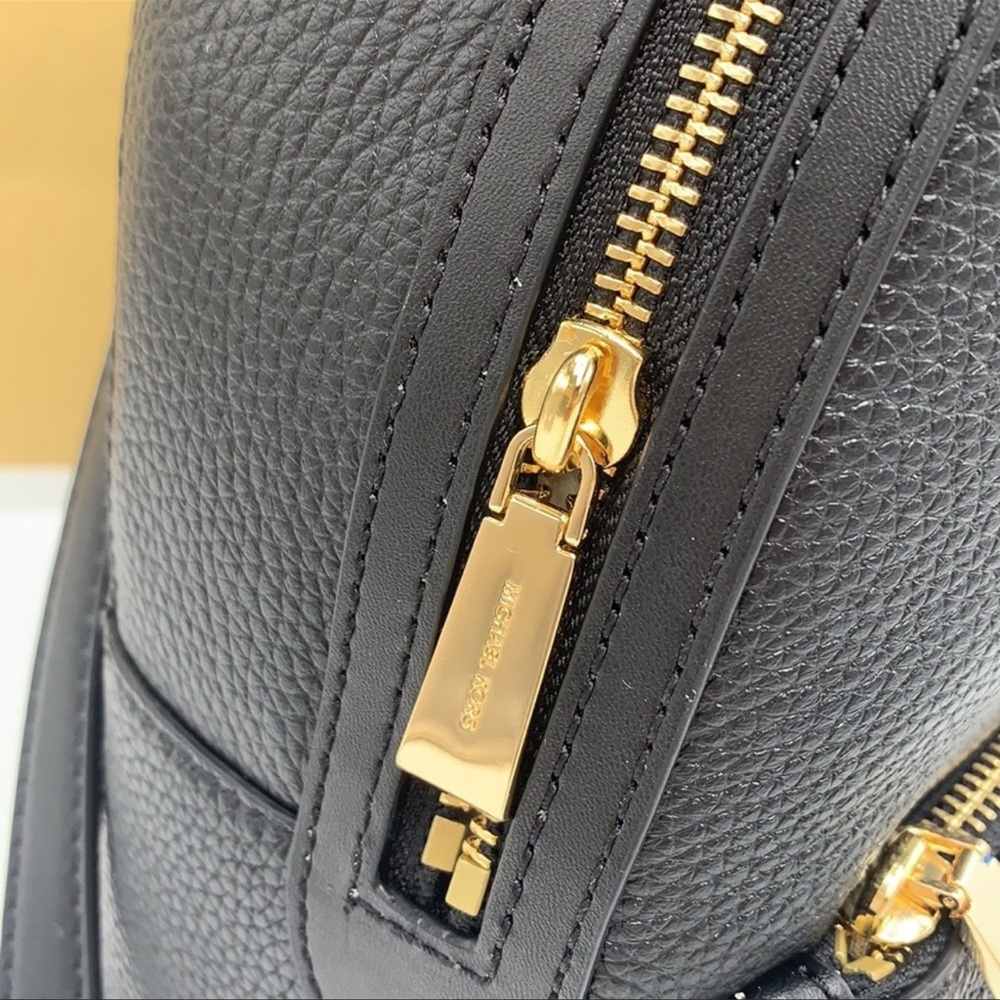 Michael Kors Womens Valerie Medium Logo Backpack 30F2G9VB2B
Black
NWT - Picture 9 of 16